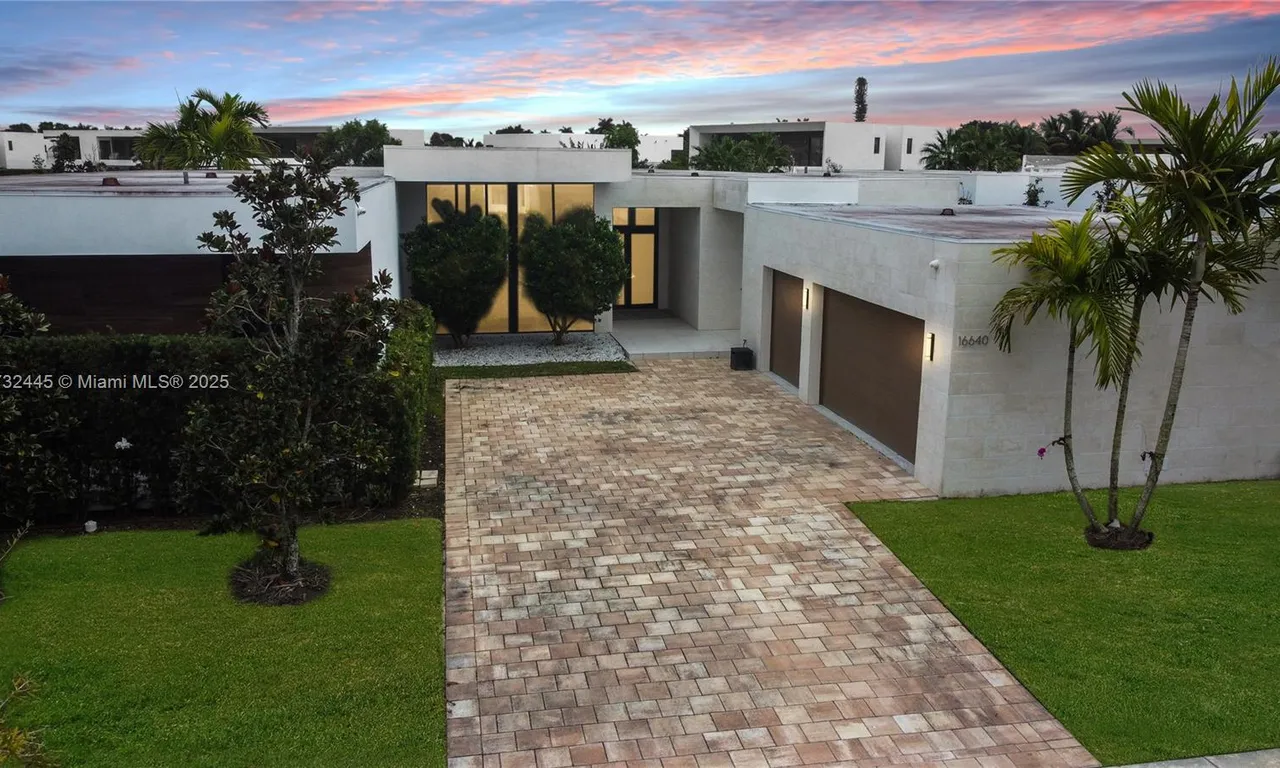 16640 Sunset Way, Weston FL 33326