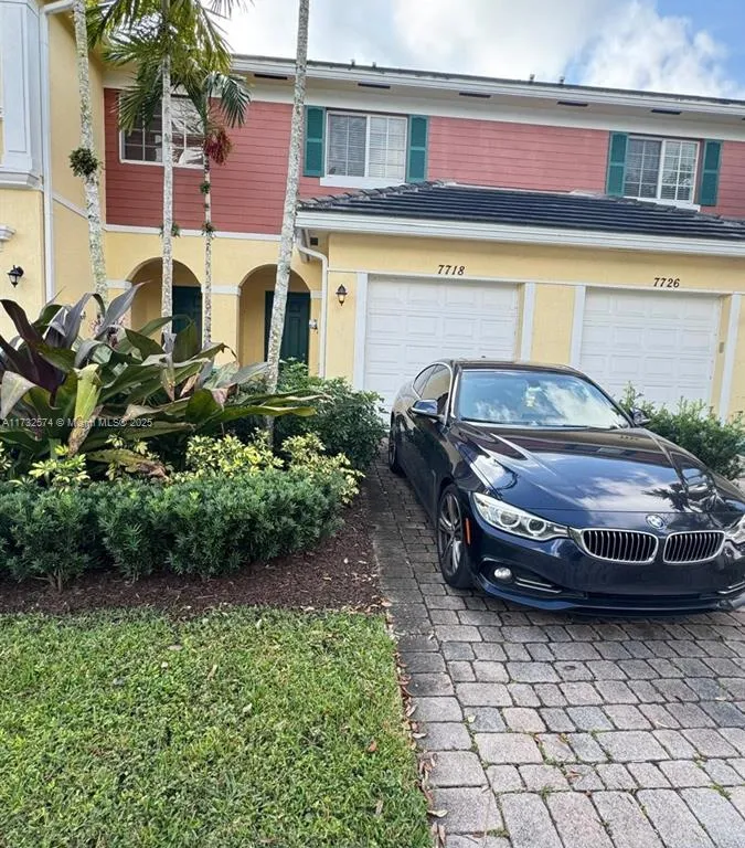 7718 Paddock Pl, Davie FL 33328