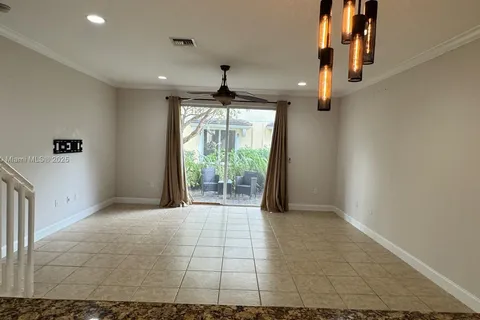 7718 Paddock Pl, Davie FL 33328