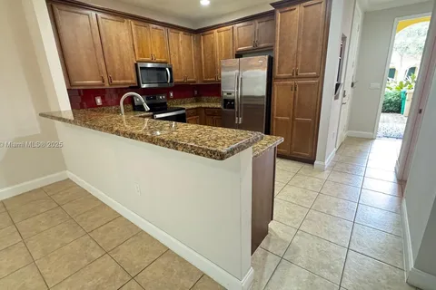 7718 Paddock Pl, Davie FL 33328