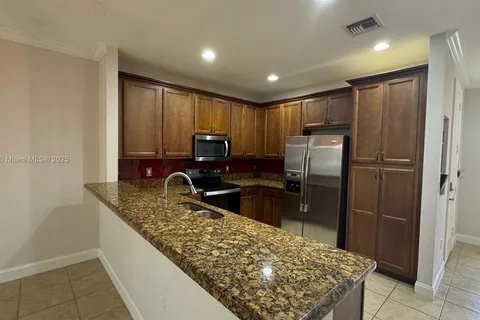 7718 Paddock Pl, Davie FL 33328