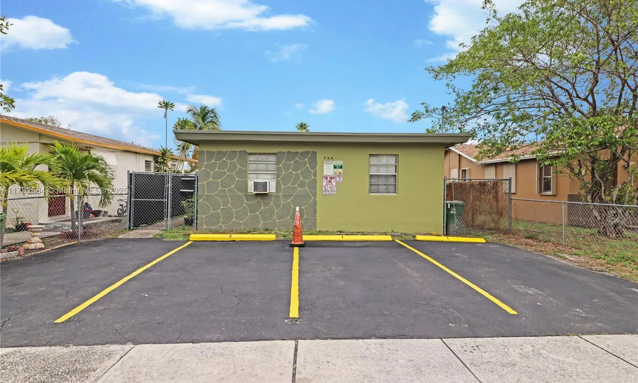 744 NW 5th Ct # 2, Hallandale Beach FL 33009