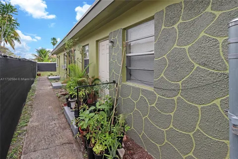744 NW 5th Ct # 2, Hallandale Beach FL 33009