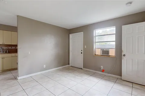 744 NW 5th Ct # 2, Hallandale Beach FL 33009