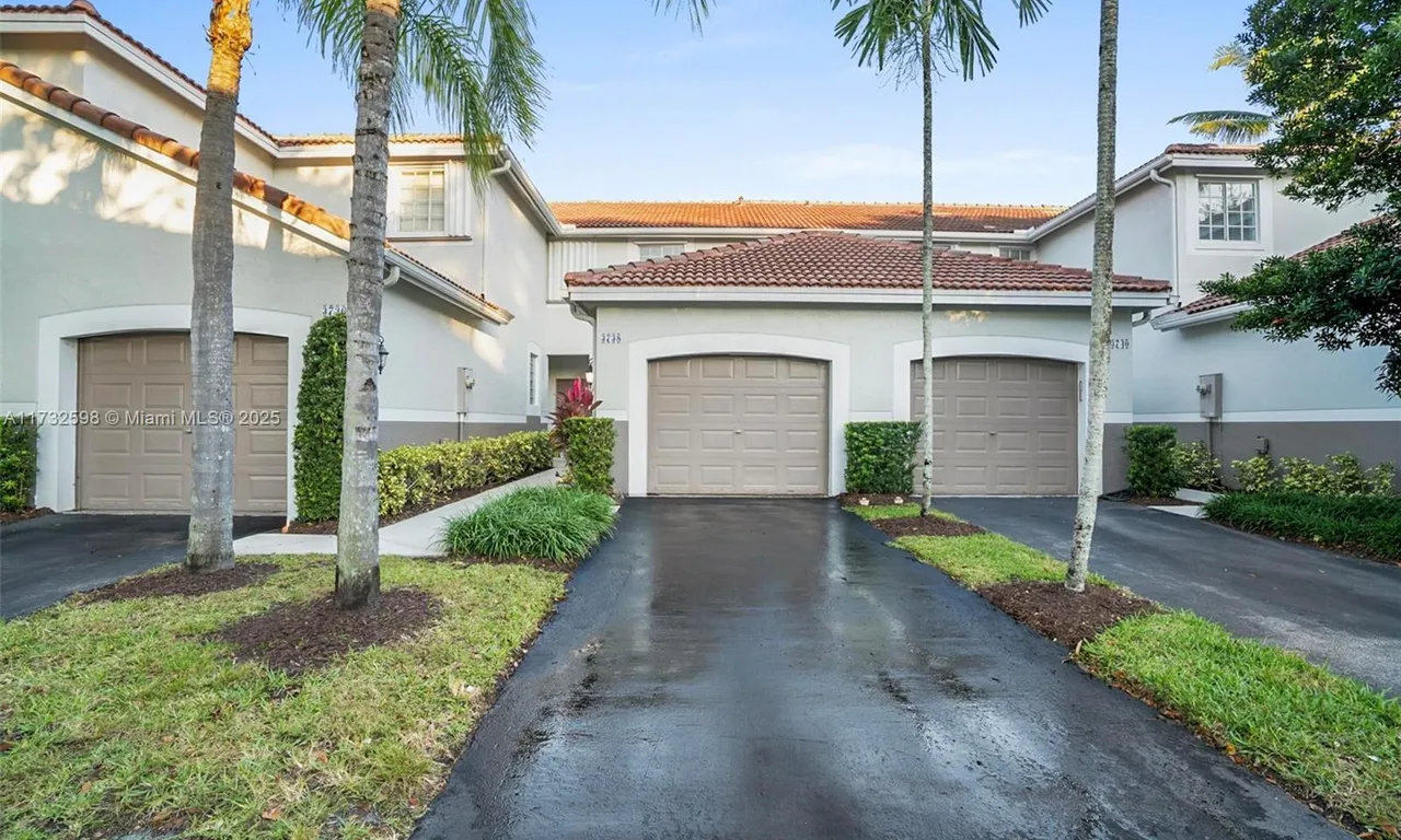 3738 San Simeon Cir, Weston FL 33331