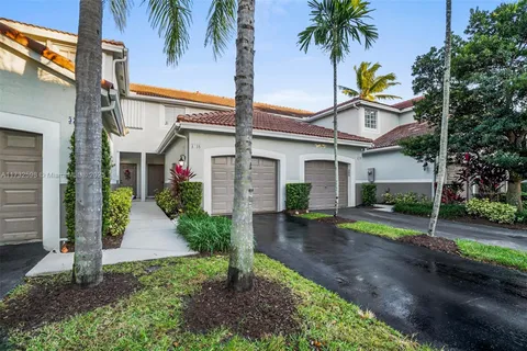 3738 San Simeon Cir, Weston FL 33331