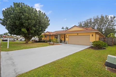 15824 Cotswold Ct, Davie FL 33331