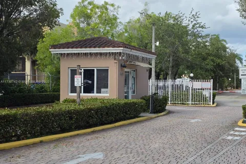 8411 NW 8th St # 302, Miami FL 33126