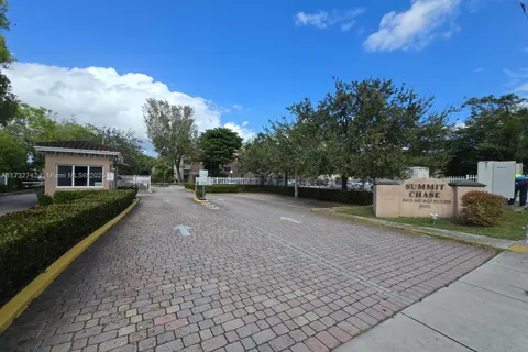 8411 NW 8th St # 302, Miami FL 33126