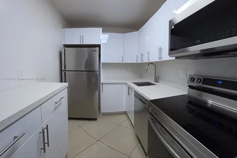 8411 NW 8th St # 302, Miami FL 33126