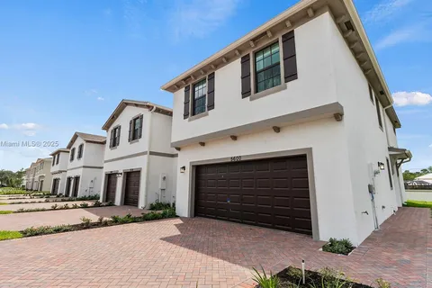 5600 NW Coventry Circle, Port St. Lucie FL 34986