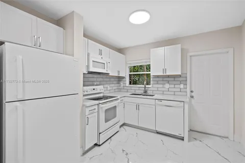 1152 99th St # 8, Bay Harbor Islands FL 33154