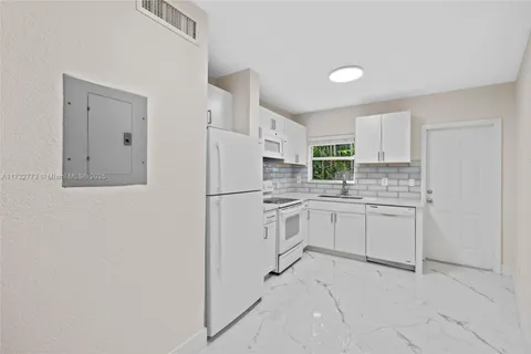 1152 99th St # 8, Bay Harbor Islands FL 33154