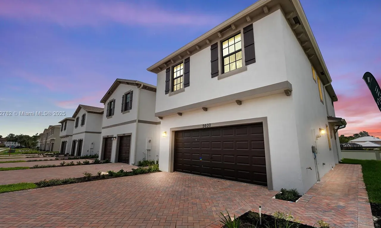 5600 NW Coventry Circle, Port St. Lucie FL 34986