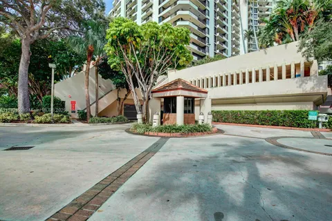 520 Brickell Key Dr # 201, Miami FL 33131