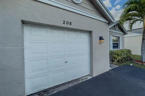 205 SW 159th Way, Sunrise FL 33326