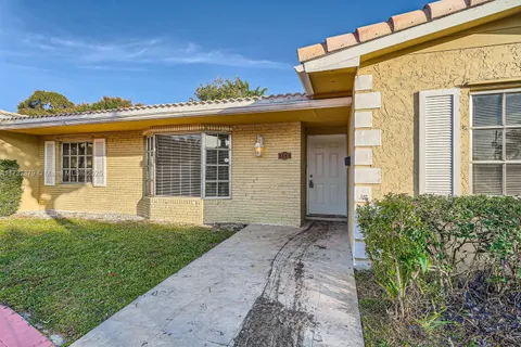 3689 NW 27th Ct, Lauderdale Lakes FL 33311