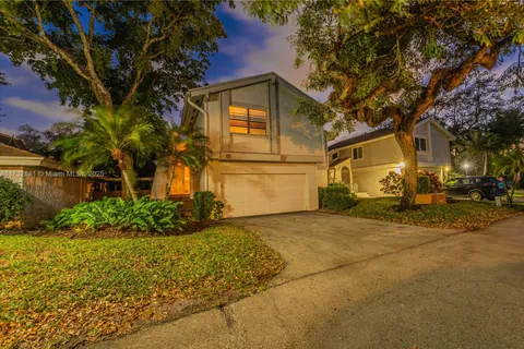 36 Eastmont Rd, Hollywood FL 33021