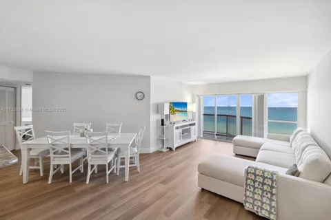 6767 Collins Ave # 909, Miami Beach FL 33141