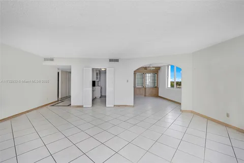 5401 Collins Ave # 419, Miami Beach FL 33140