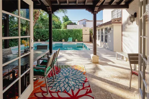 2914 Alton Rd, Miami Beach FL 33140