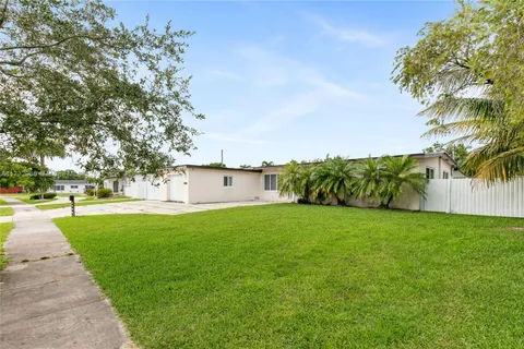 9485 Thanksgiving Dr, Cutler Bay FL 33157