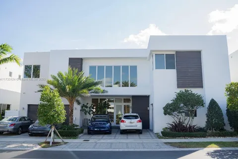 10262 NW 74th Ter, Doral FL 33178