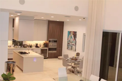 10262 NW 74th Ter, Doral FL 33178