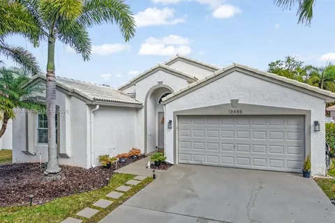 13455 NW 12th St, Pembroke Pines FL 33028