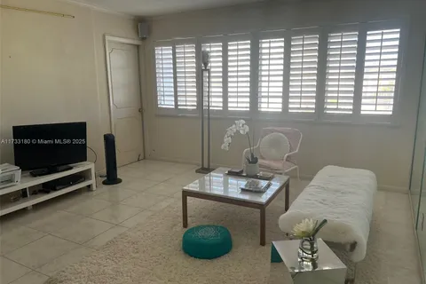 215 SE 3rd Ave # D, Hallandale Beach FL 33009