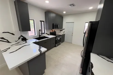 418 NW 9th Ave, Miami FL 33128