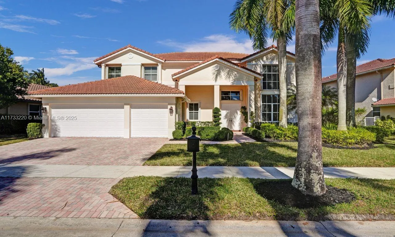 1633 Victoria Pointe Ln, Weston FL 33327