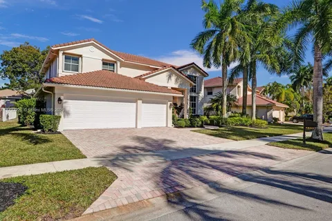 1633 Victoria Pointe Ln, Weston FL 33327