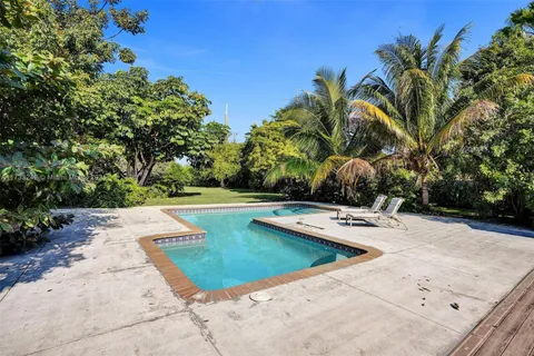 21440 Highland Lakes Blvd, Miami FL 33179