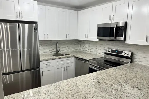 9355 SW 8th St # 124, Boca Raton FL 33428