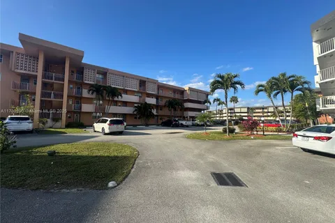 3001 NW 46th Ave # 102, Lauderdale Lakes FL 33313