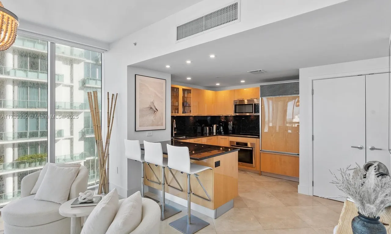 6899 Collins Ave # 1704, Miami Beach FL 33141