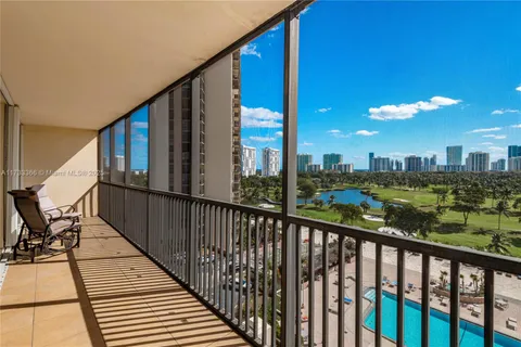 20301 W Country Club Dr # 1026, Aventura FL 33180