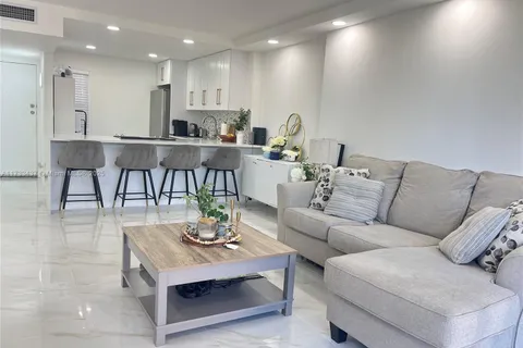 3101 N Country Club Dr # 406, Aventura FL 33180