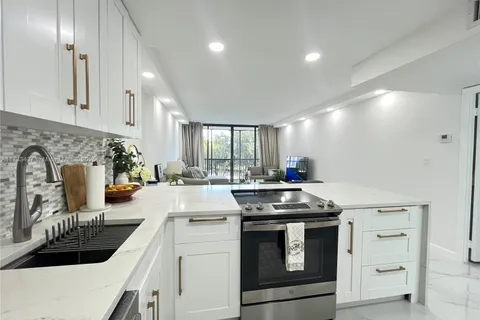 3101 N Country Club Dr # 406, Aventura FL 33180