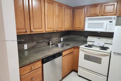 72 Brighton B # 72, Boca Raton FL 33434