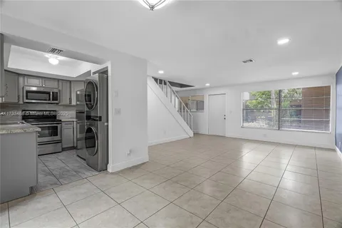 2530 Coral Springs Dr # 2530, Coral Springs FL 33065