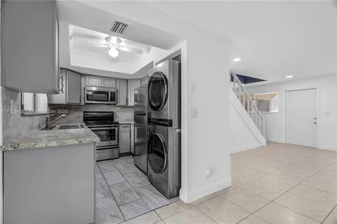 2530 Coral Springs Dr # 2530, Coral Springs FL 33065
