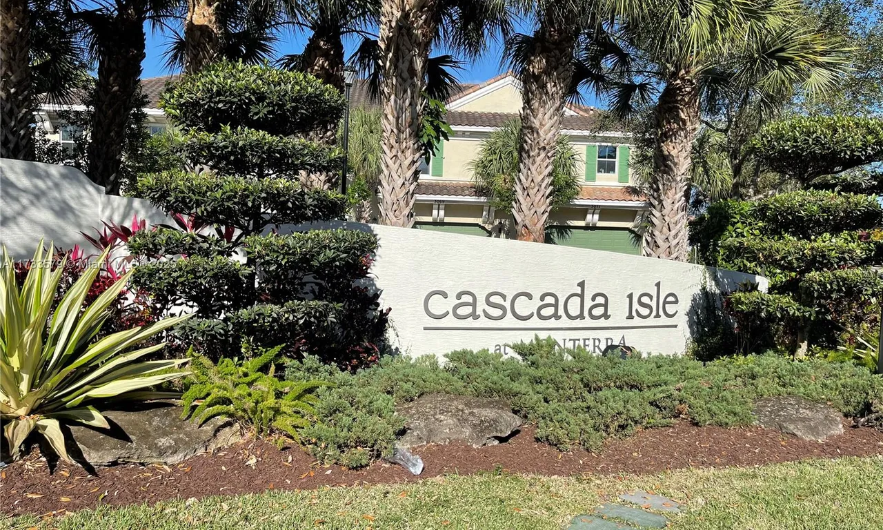 8280 Cascada Isles Dr, Cooper City FL 33024