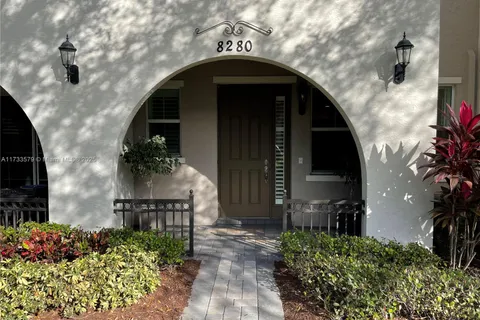 8280 Cascada Isles Dr, Cooper City FL 33024