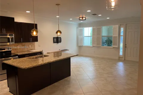 8280 Cascada Isles Dr, Cooper City FL 33024