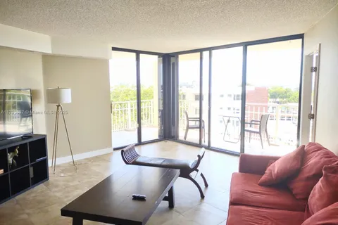 4000 NE Towerside Ter, Miami FL 33138