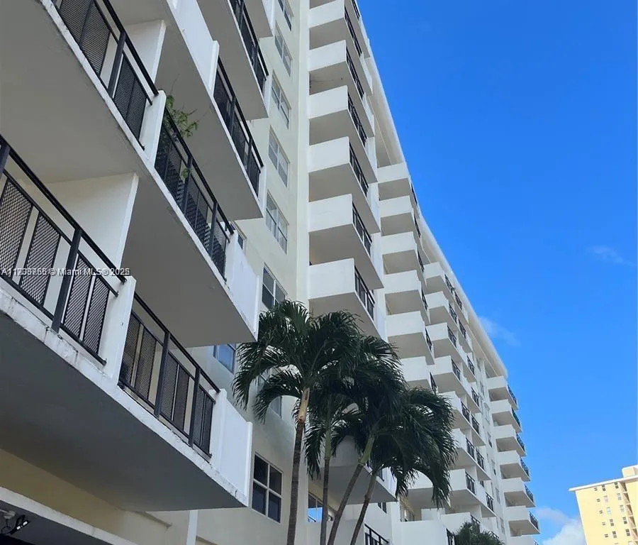 401 Golden Isles Dr # 804, Hallandale Beach FL 33009