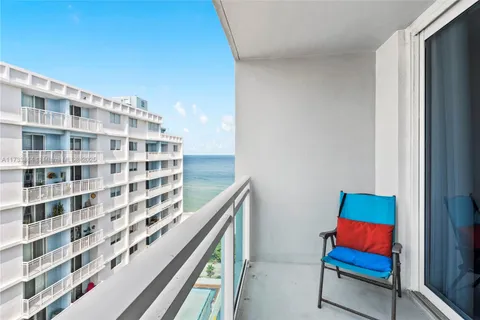 6917 Collins Ave # 1512, Miami Beach FL 33141