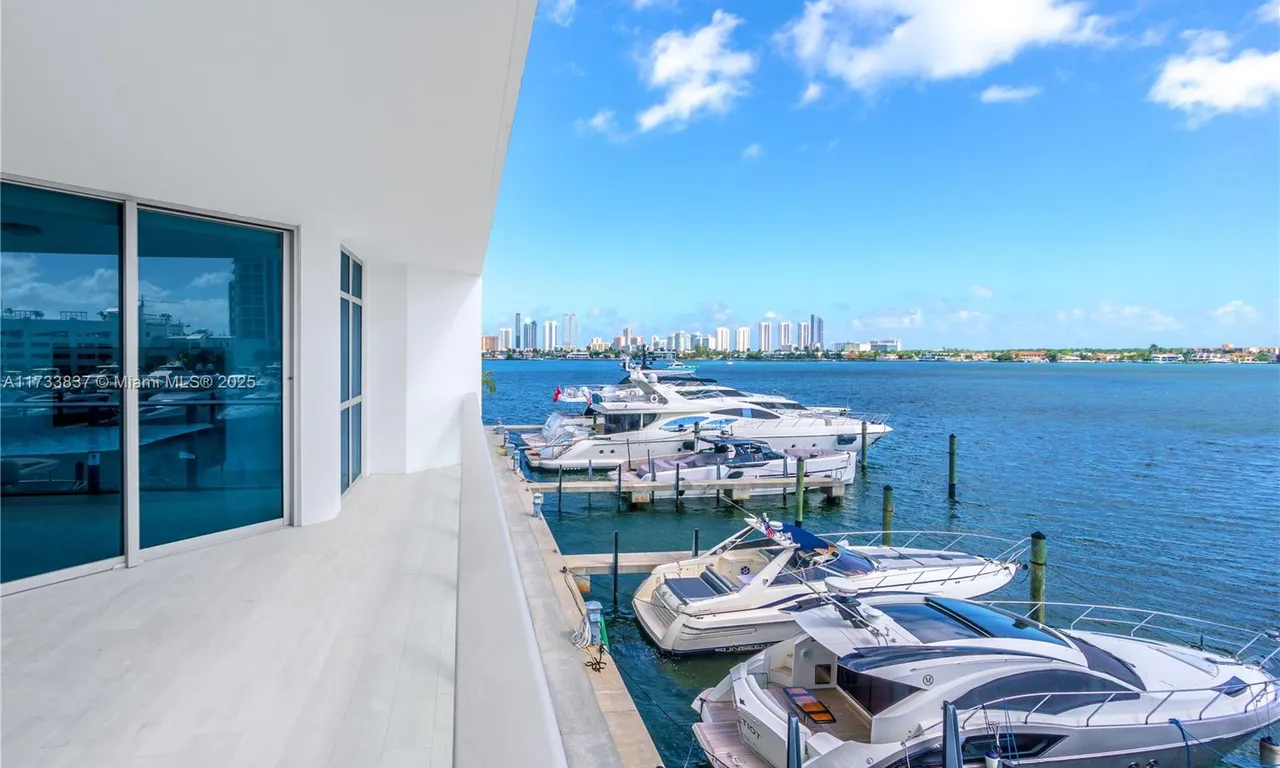 17301 Biscayne Blvd # 207, North Miami Beach FL 33160